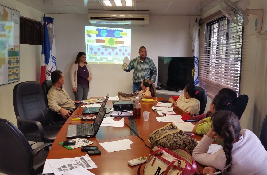GRUPO 7 ESPECIALIDAD EN ATENCION INTEGRAL EN SALUD, SANTIAGO, EN PLENA FAENA DE LEVANTAMIENTO DE INFORMACION DE ACCESIBILIDAD Y COBERTURA