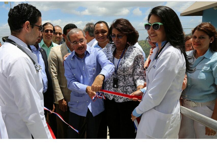 VISITA DEL PRESIDENTE MEDINA AL CENTRO DE ATENCION PRIMARIA & DIAGNOSTICO