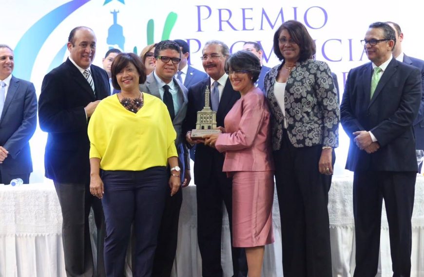 EL PRESIDENTE DANILO MEDINA EN PREMIO A LA CALIDAD