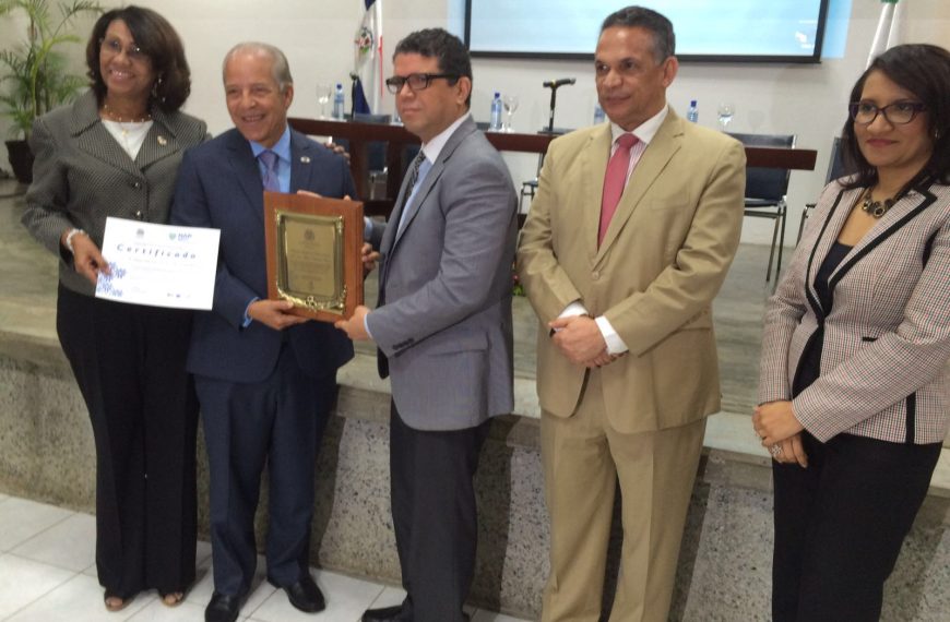 Premio a la calidad otorgado al Hospital Jose Maria Cabral y Baez por parte el Ministerio de Administración Publica (MAP)