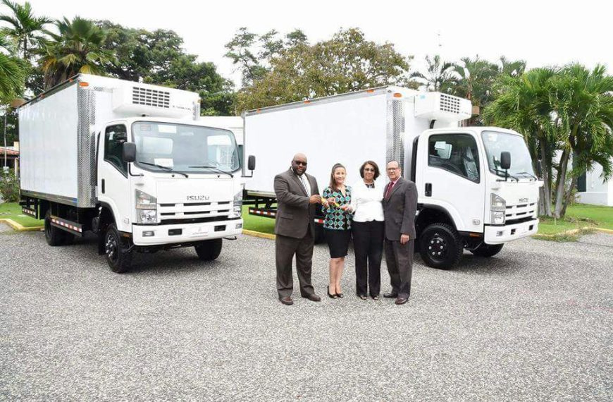 El doctor Nelson Rodríguez Monegro agradeció a la USAID en la persona de su representante en el país, Sr. Arthur Brown, por la donación de los camiones climatizados