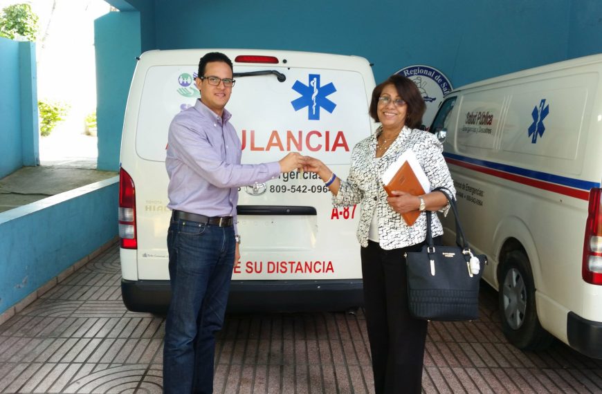 Entrega de Ambulancias al Dr. José Jerez Para el Comité Coordinador de Respuestas a Urgencias y Emergencias (CRUE)