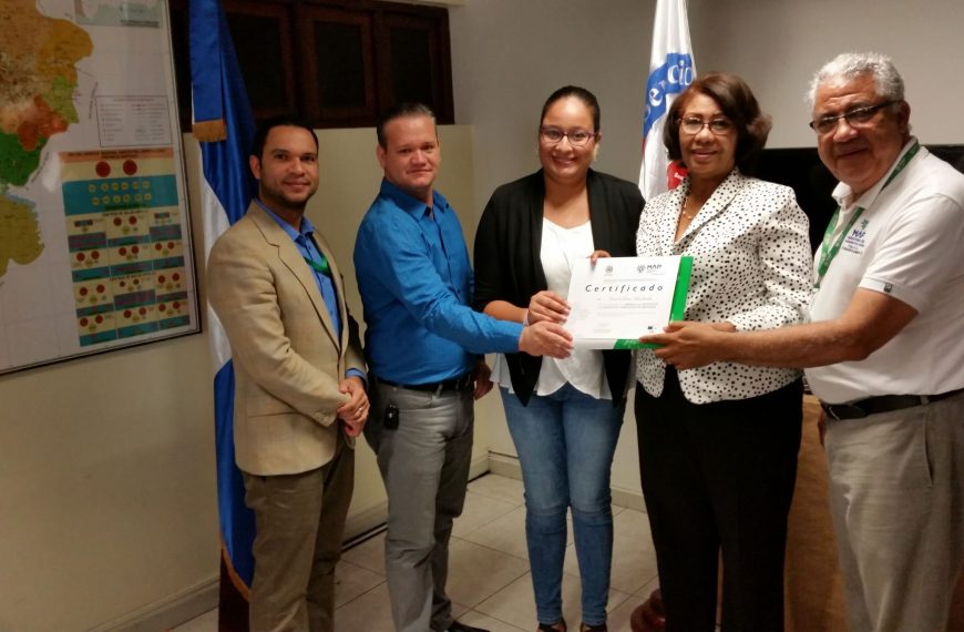 Entrega de Certificados Correspondientes al Premio a la Calidad, por el Ministerio de Administración Pública (MAP) al Servicio Regional de Salud Norcentral (SRSN)