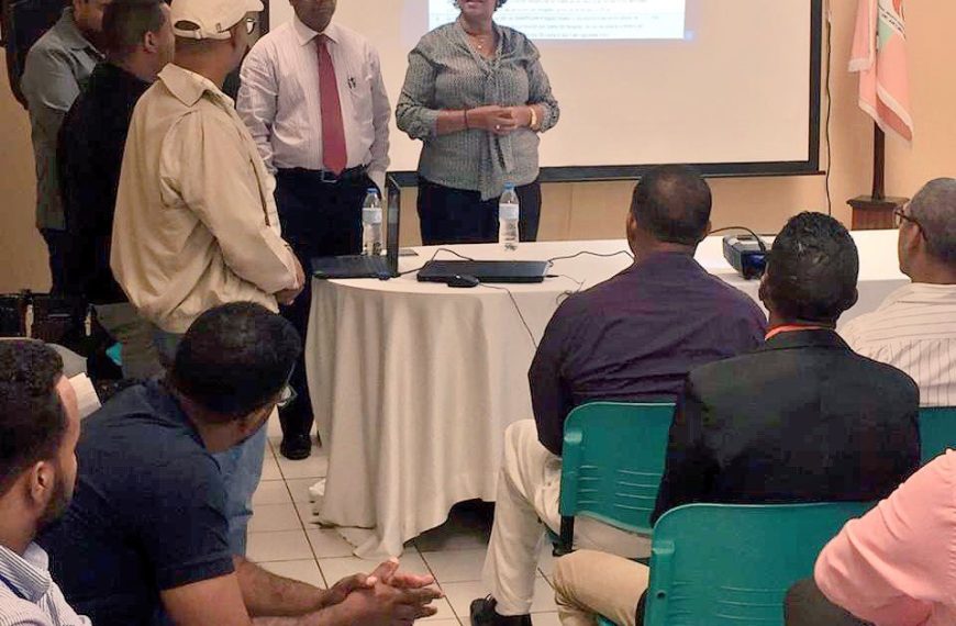 ‪Regional de Salud II Norcentral capacita a estadísticos e informáticos de hospitales‬