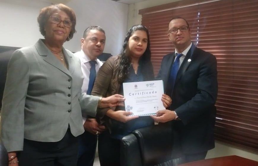 El Ministerio de administración Pública entrego certificados e informes de retorno a los centros de primer nivel que postularon al premio a la calidad.‬