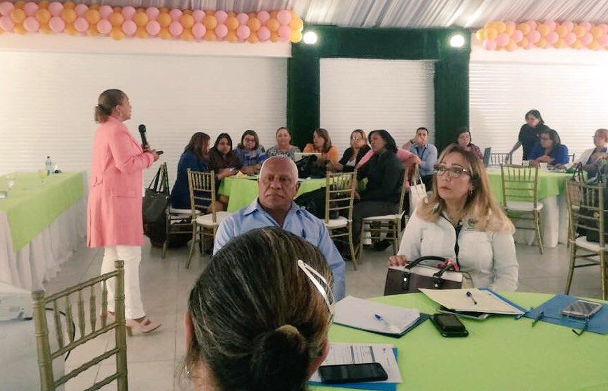 Encuentro de tres regionales del Servicio Nacional de Salud y directores Provinciales para tratar análisis Coinfección TB/ VIH