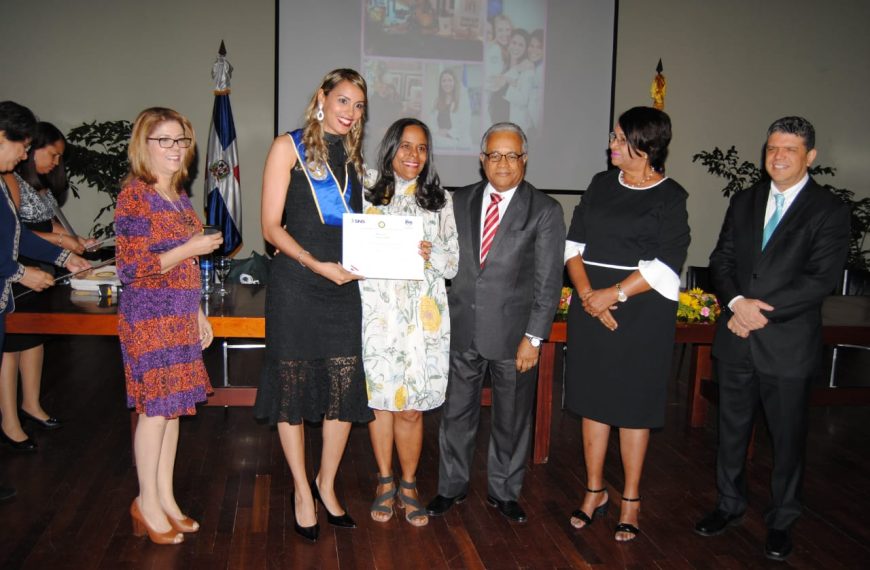 Especialistas de residencias médicas recibieron certificado de grado