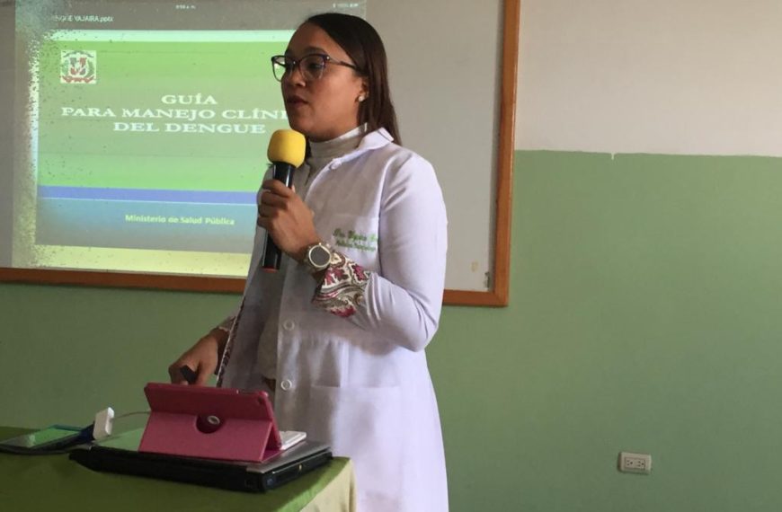 ESPECIALISTA EN DENGUE CAPACITA MÉDICOS Y ENFERMERAS DEL ÁREA DE SALUD SANTIAGO NORTE