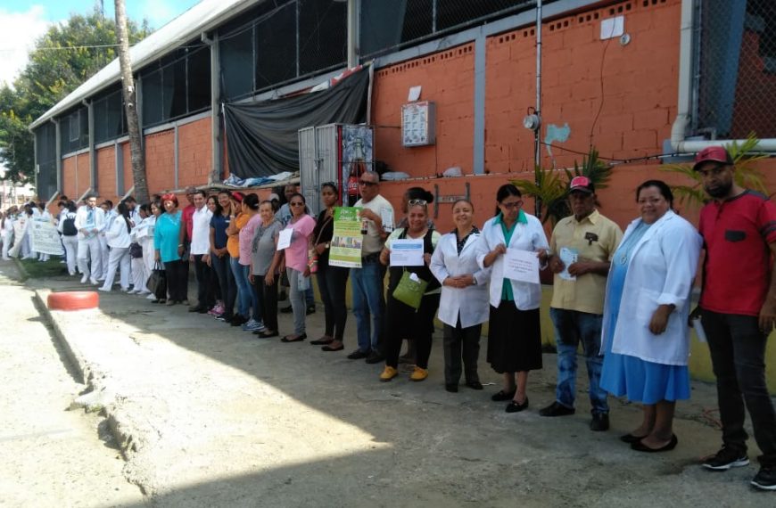 Hospital Juan XXIII realiza cadena humana contra el dengue