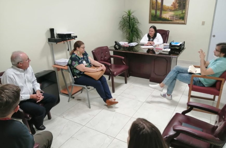 Fundación Cure visita hospitales de Santiago