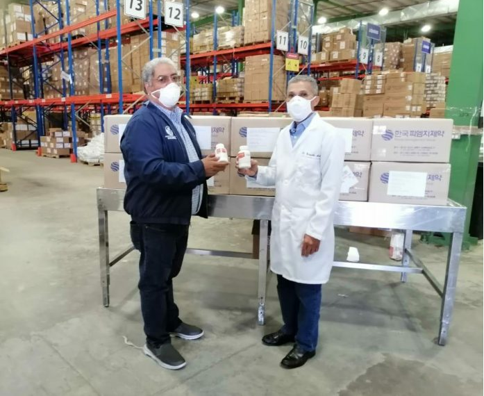 Llega al país 50,000 tratamientos de hidroxicloriquina para pacientes COVID-19