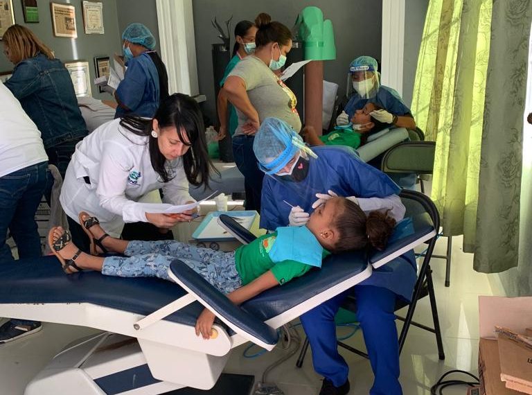 Hospital Infantil Arturo Grullón realiza operativo médico para cientos de niños de Santiago Oeste