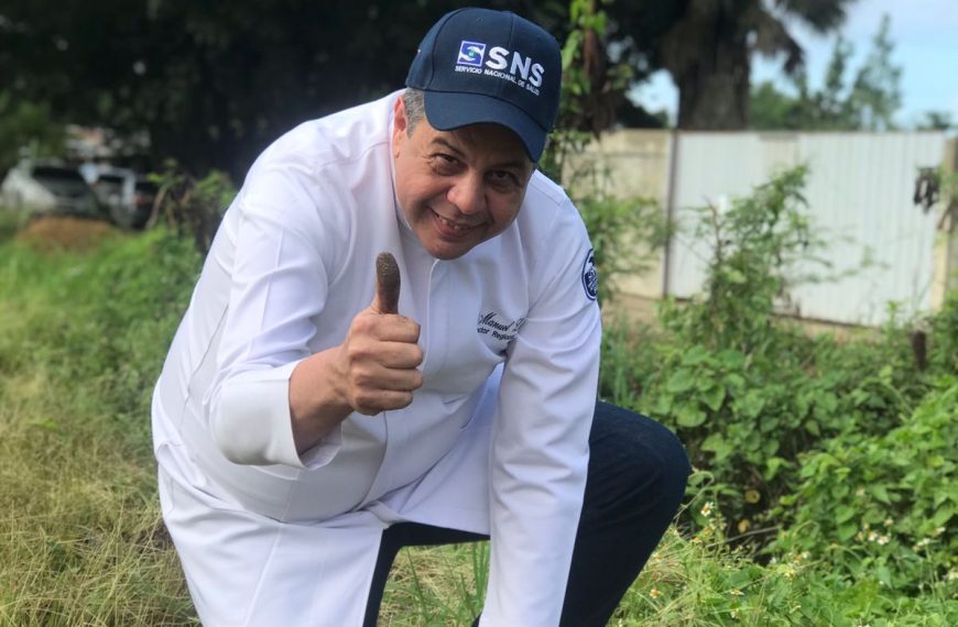 SRS Norcentral realiza jornada de reforestación en avenida Circunvalación Norte, en Santiago.