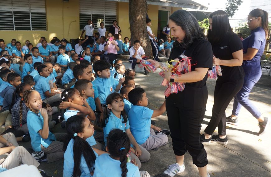 Programa odontológico SNS entrega 700 niños libres de caries en Santiago