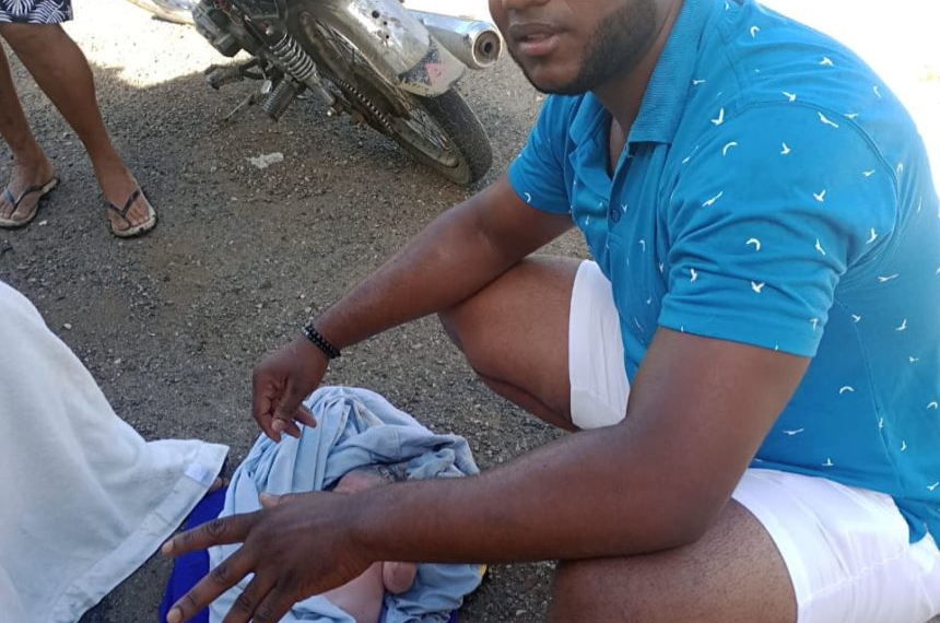 Enfermero Red Pública de Salud auxilia parturienta en carretera de Moca