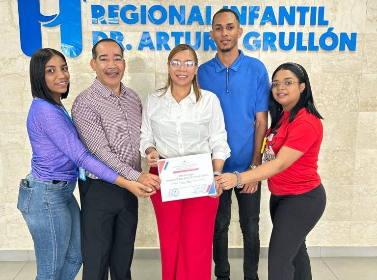 Hospital Pediátrico Arturo Grullón recibe reconocimiento por Mejor Desempeño en Vigilancia Epidemiológica