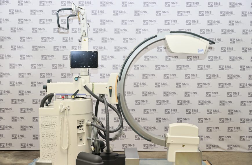 SNS entrega en Hospital Arturo Grullón un Arco en C para fortalecer servicios quirúrgicos