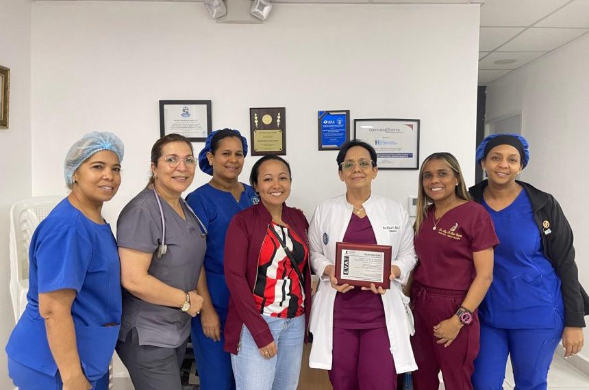 Hospital Arturo Grullón recibe certificación de calidad Centro EVAT