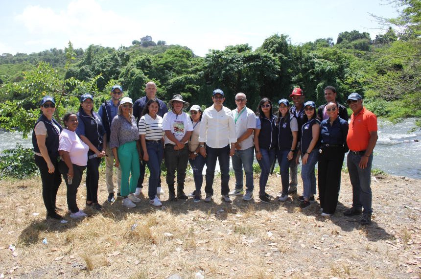 SRS Cibao Norte cierra la primavera con jornada de reforestación y limpieza en balneario Timberke