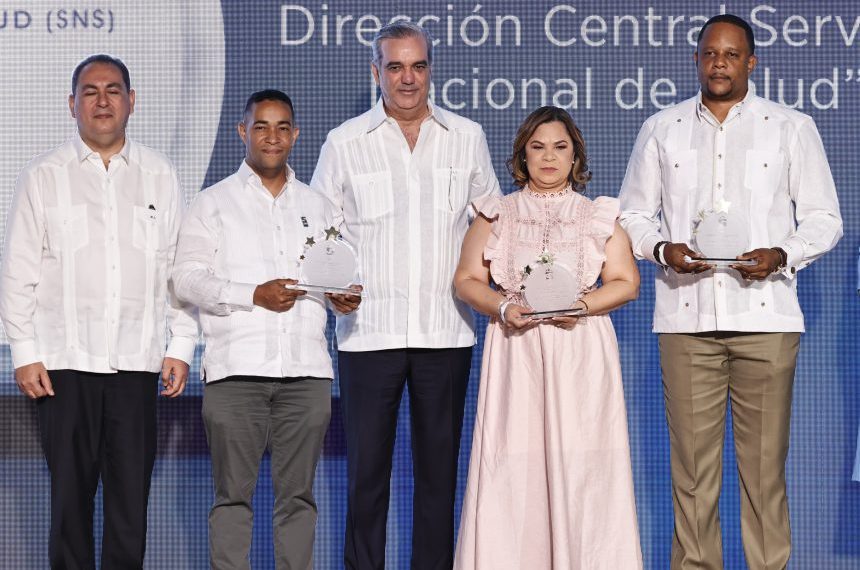 Presidente Abinader encabeza premiación Programa Desempeño SNS